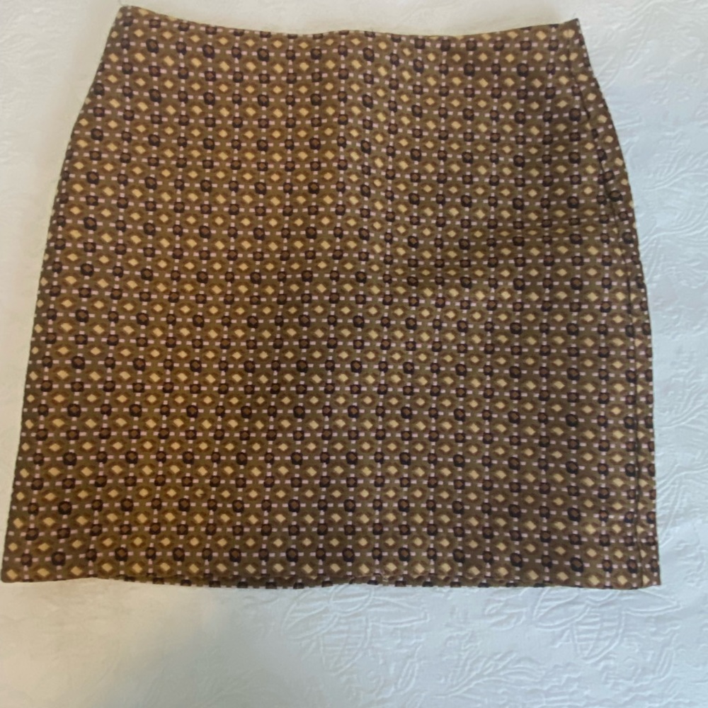 Gold patterned LOFT skirt in size 8